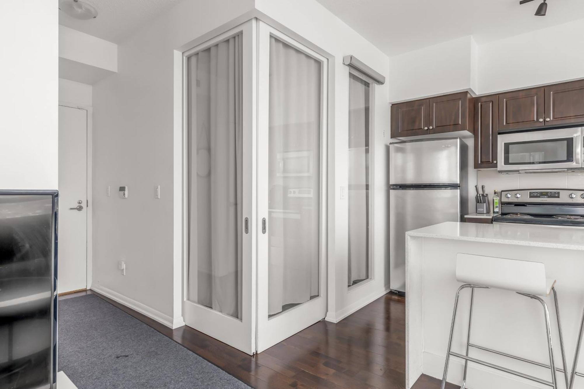 2 Bedroom Waterfront Condo Downtown W/ Free Parking Toronto Exterior photo